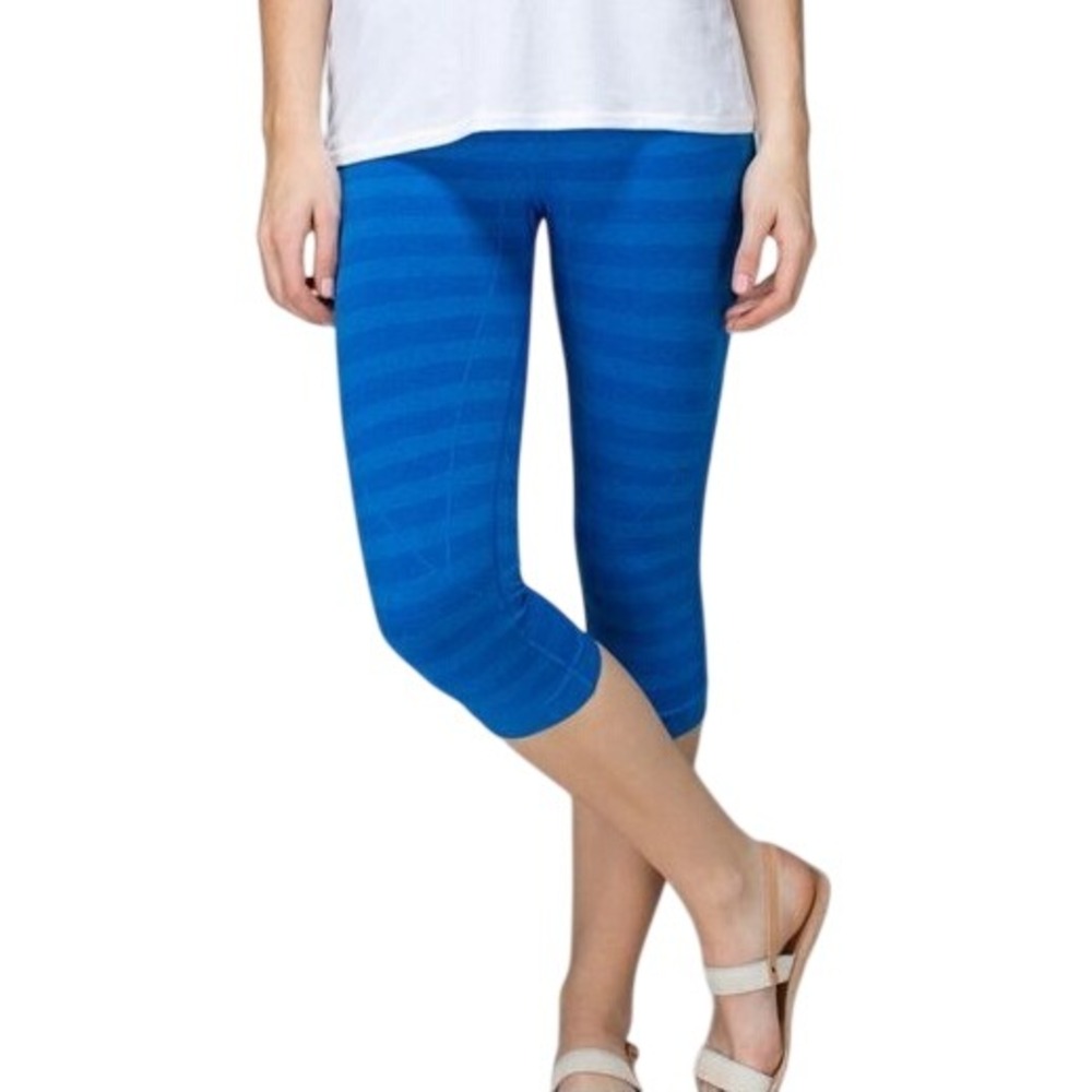 Lululemon Athletica In The Flow Crop II Seamless Leggings Blue Striped Sz‎ 6